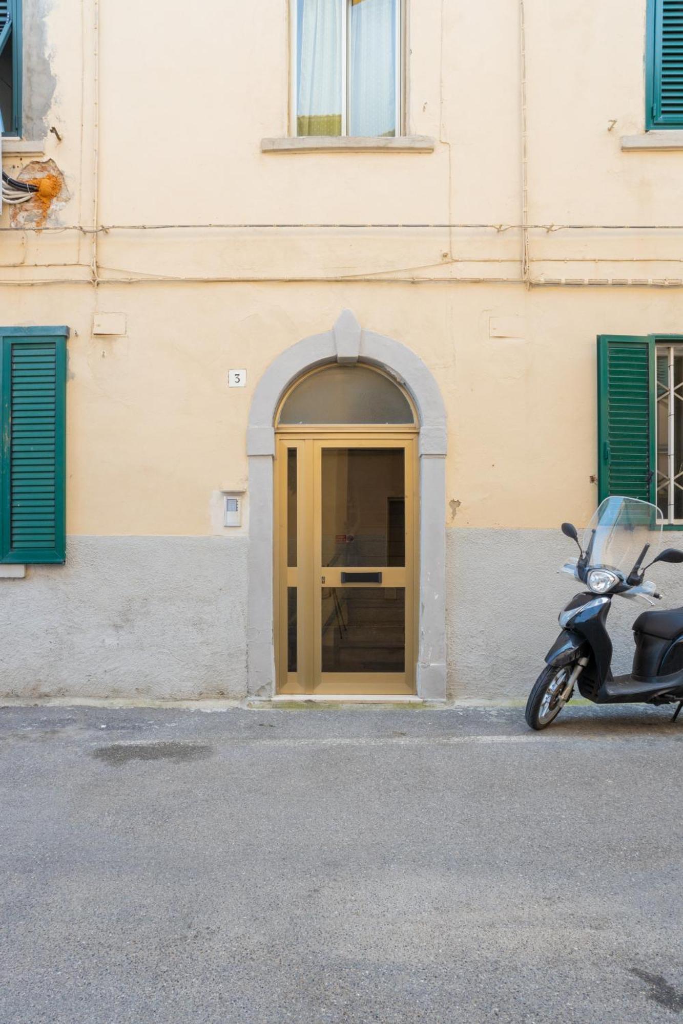 L'Originario Salviano Family Apartment Ливорно Экстерьер фото